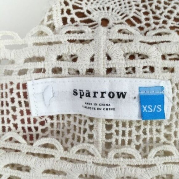 Sparrow Anthropoligie Scalloped Crochet Poncho Cream Loose Knit Sz XS/S NEW - Picture 9 of 9